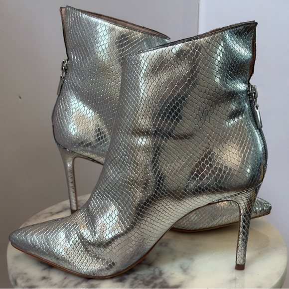 AQUA Silver Snake Print Metallic Pointed Toe Ankle Boots Heels Size 8.5 - Picture 12 of 16